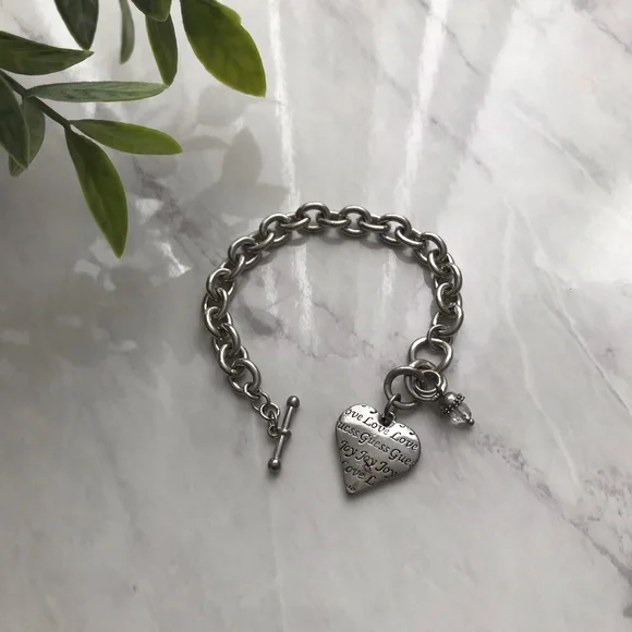 🔺Guess Metal Heart Bracelet - Picture 5 of 6